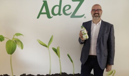 Coca-Cola открывает для себя новую категорию напитков на растительной основе с брендом ADEZ 