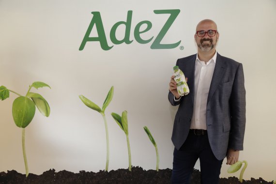 Coca-Cola открывает для себя новую категорию напитков на растительной основе с брендом ADEZ 