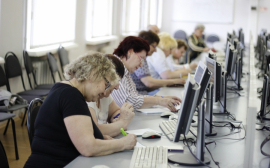 Волгоградский областной МФЦ начал обучать пенсионеров компьютерной грамотности