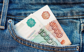 В Волгоградской области средняя зарплата за месяц снизилась на 1704 рубля
