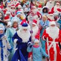 В Волгограде прошел торжественный парад Деда Мороза