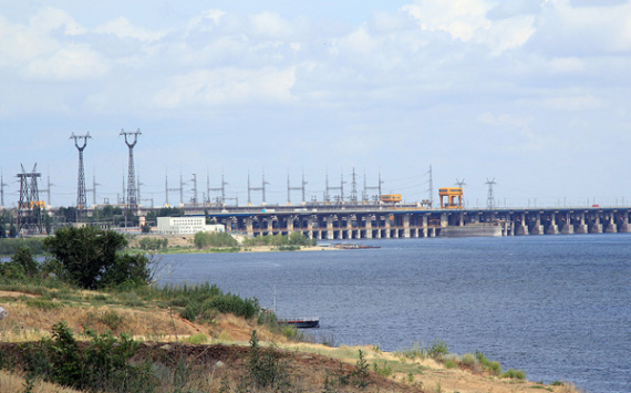На Волжской ГЭС ремонтируется мост