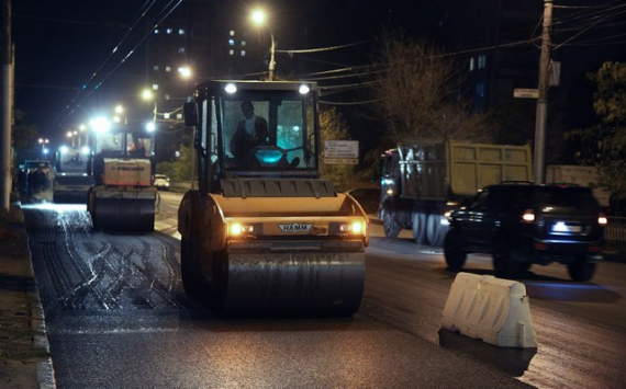 На Новосибирской улице в Волгограде закончены работы по обустройству выравнивающего слоя дорожного покрытия