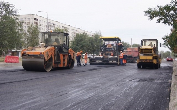На бульваре Энгельса в Волгограде уложен выравнивающий слой дорожного покрытия