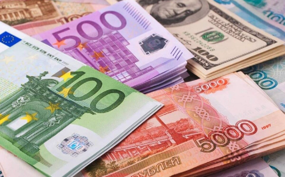 ВТБ: розничные вкладчики откажутся от доллара и евро к концу 2025 г.