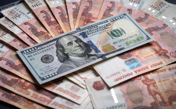 Доллар по 83: россиянам пора избавляться от валюты?